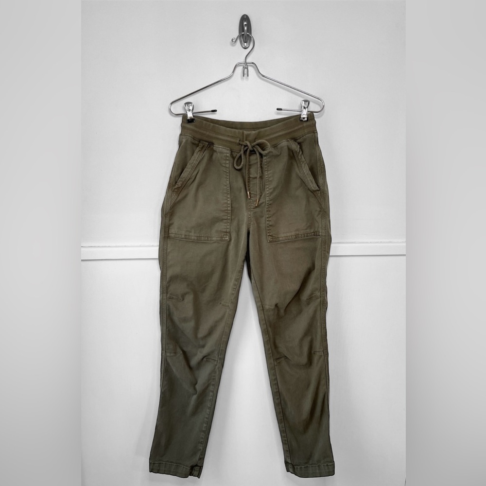 Faherty Traveler Pull-On Drawstring Cargo Pants in Dark Olive